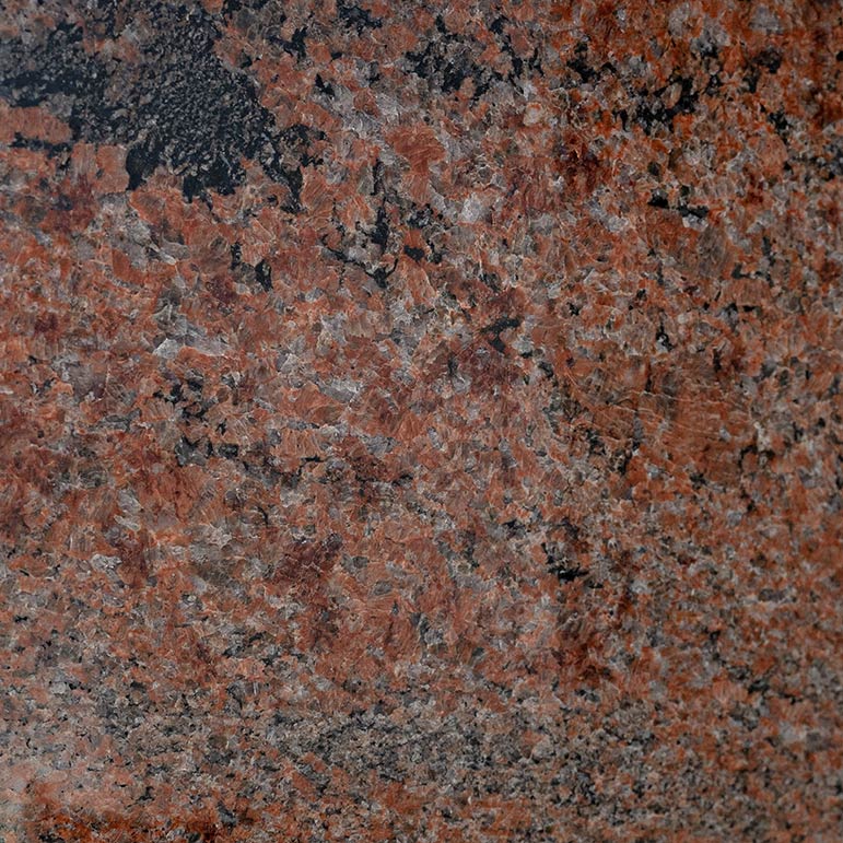 Multicolor_Rot Der Multicolor Red ist ein Hartgestein mit braunrötlichem Untergrund und einer ausdrucksstarken Maserung die von Grau- bis Schwarztönen alles beinhaltet
