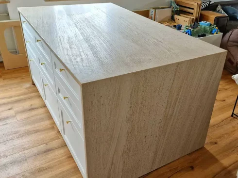 Küche mit Naturstein Arbeitsplatte